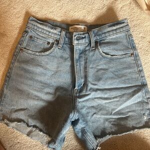 Abercrombie & Fitch - High Rise Dad Shorts